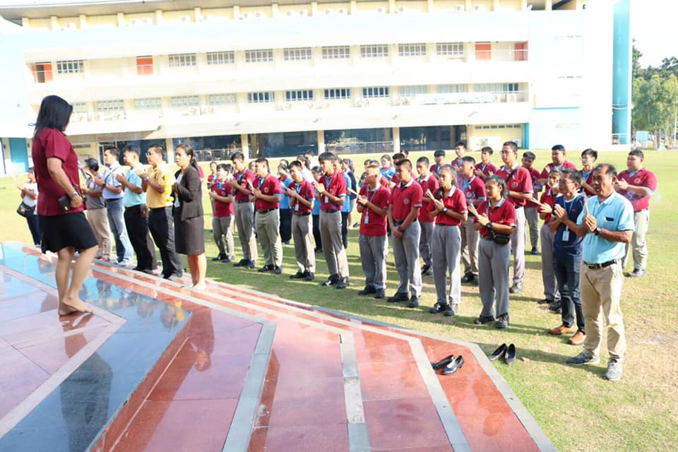 กราบสักการะ และขอพร สมเด็จพระเจ้าตากสินมหาราช ก่อนเดินทางไปร่วมการแข่งขันทักษะวิชาชีพ